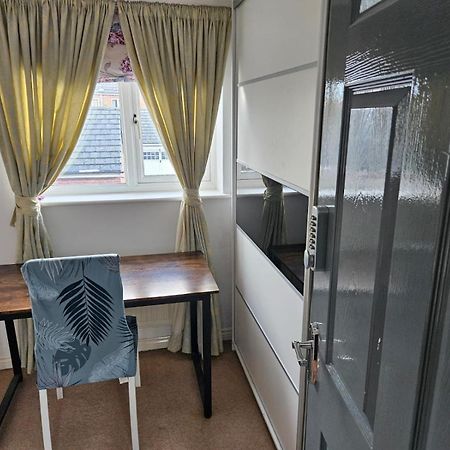 Queens Rooms, A Perfect Stay, Next To Shopping Parks And Central Mánchester Habitación foto